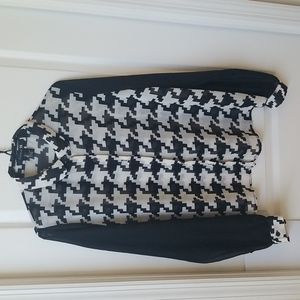 Forever 21 Black and White Print Long Sleeve Buttoned Blouse | Size: L